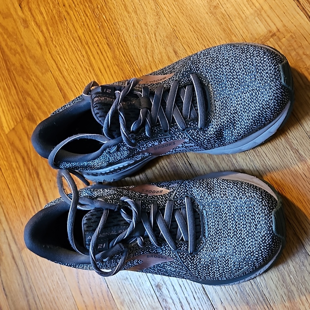 Brooks Adrenaline 21 size 8 women's